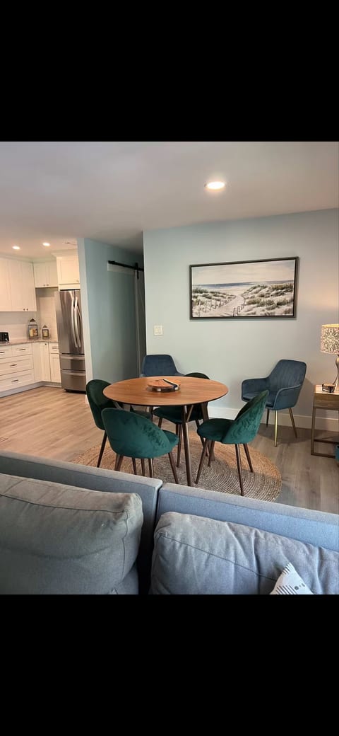 Condo w/ pool - Walk to the beach image 4