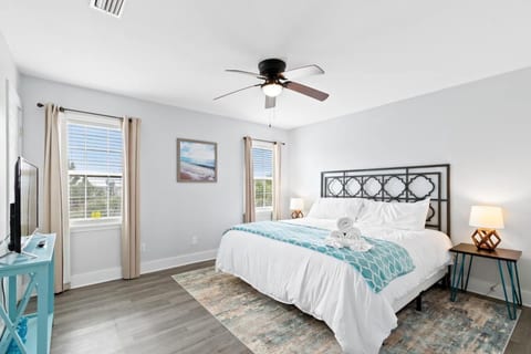 Short Walk to Beach | Large Group | Fire Pit