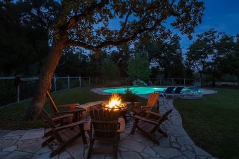 Fireside Magic by the Pool: Unwind under the stars at our cozy fire pit. With the glow of the pool nearby and plenty of seating, it’s the perfect spot for s'mores and late-night laughs. Pure relaxation awaits!