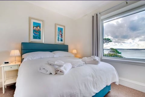 180° Water View Apartment - Simply Amazing