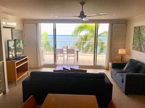 180˚ Water View Apartment - Simply Stunning