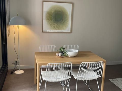 Stunning City Skyline Apartment - Beautiful Design, Parking