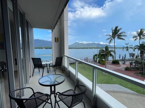 Stunning Water View Apartment -  Pool, Gym, Sauna.