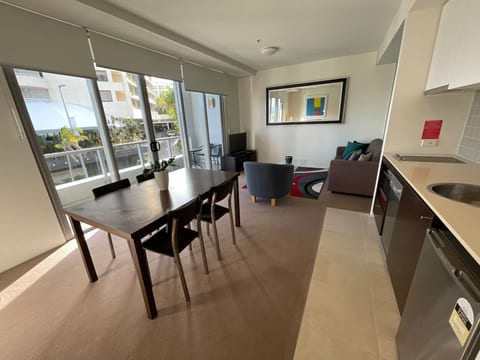 Stunning Water View Apartment -  Pool, Gym, Sauna.
