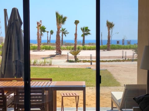 Seafront 1BR 1 Min To Jetty Lovely Reef Views image 2