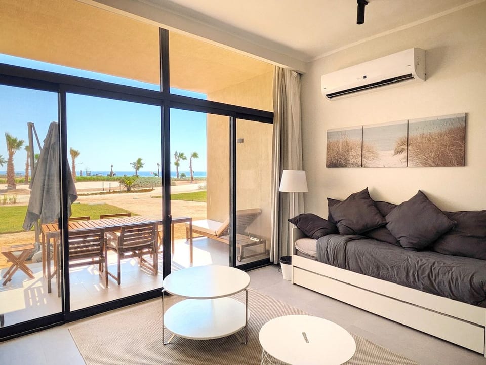 Seafront 1BR 1 Min To Jetty Lovely Reef Views image 1