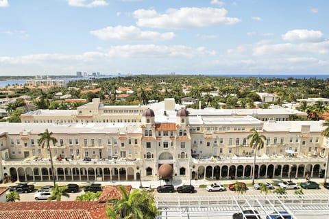 Palm Beach Hotel