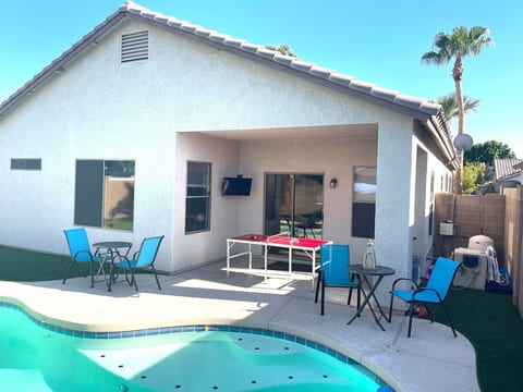 Tv, ping pong, new ceiling fan, and bbq pit!
