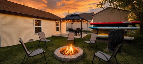 Two inflatable stand-up paddleboards and one kayak available for use during your stay. Life vests available in the master bedroom closet (must be present during use). (Available May 15 to September 15)