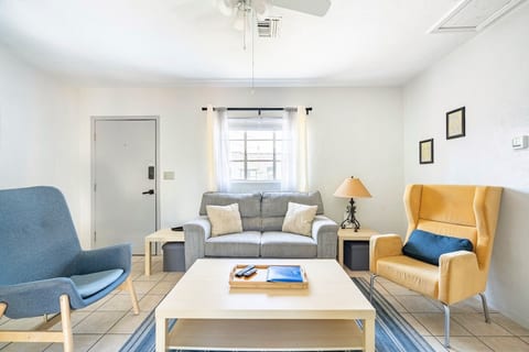5 Mins to UofA-Pet Friendly Retreat! Fenced Yard