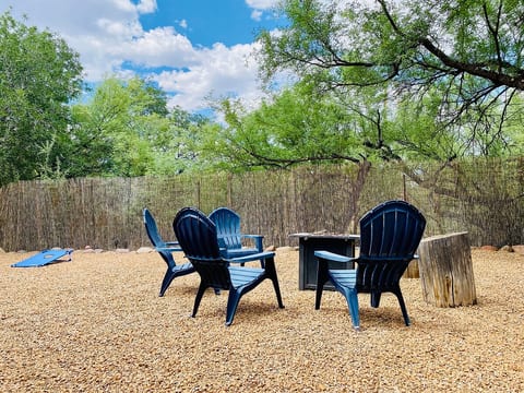 5 Mins to UofA-Pet Friendly Retreat! Fenced Yard