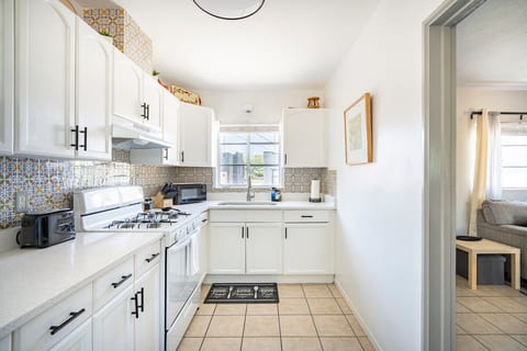 5 Mins to UofA-Pet Friendly Retreat! Fenced Yard