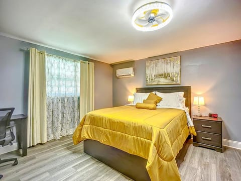 Bedroom- Queen size green tea infused mattress, blackout curtains, noise machine, alarm clock