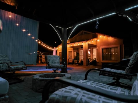 NO FEES! Civic Centre: Resort Oasis + Open Kitchen