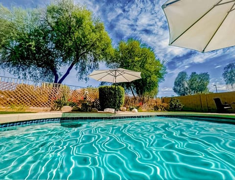 NO FEES! Civic Centre: Resort Oasis + Open Kitchen