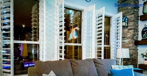 NO FEES! Civic Centre, Resort Oasis & Open Kitchen
