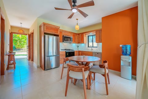3 bedroom, walk to beach, private pool