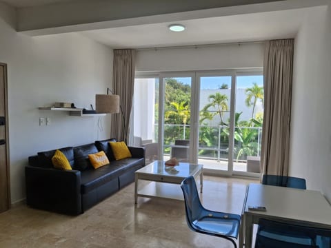 Encuentro Gem- 2 bed Pet friendly condo