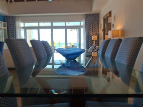 Ocean Manor: Executive Oceanfront Retreat