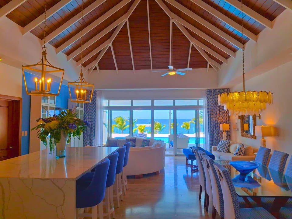 Ocean Manor: Executive Oceanfront Retreat - Sosúa