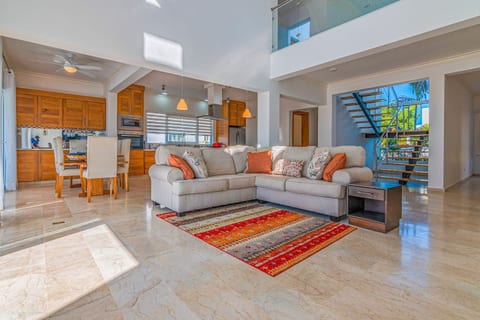 Palm Villa 4BR Luxe pool /jacuzzi retreat