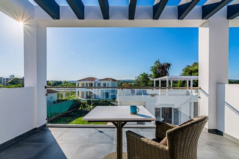 Palm Villa 4BR Luxe pool /jacuzzi retreat