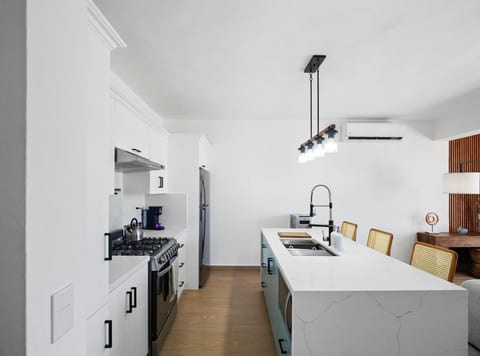 Shredder's Oasis: 1 BR Encuentro Beach private balcony