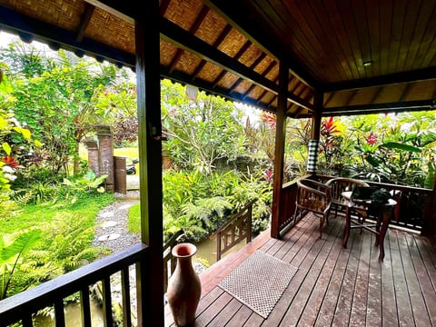 Wooden House nested in Yoga street- wifi&clean