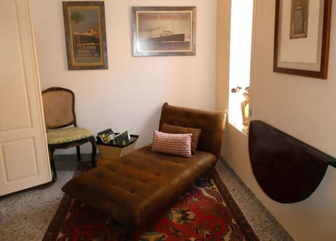 Charming little house with patio in Málaga Centre