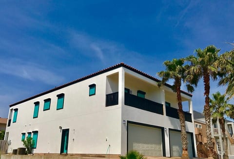 3 BEDROOM TOWNHOUSE ON SOUTH PADRE ISLAND , TEXAS