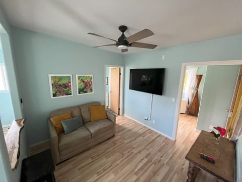 1BR, 1Bath, Full Kitchen, Guest Suite image 5