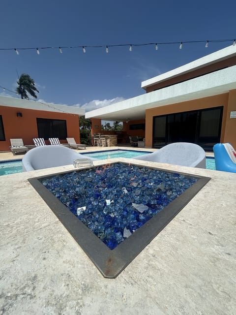 Private retreat 2 bedroom encuentro, walk to beach