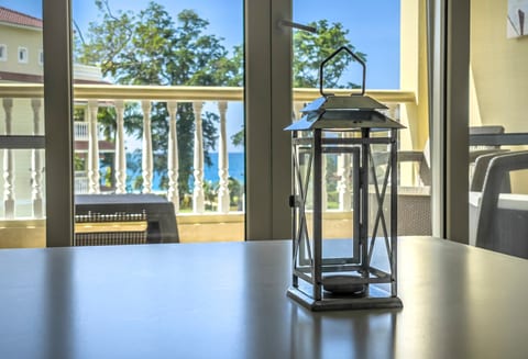 Ocean Front, Priv Beach, Gated, 2 BR
