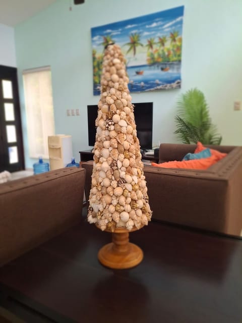 Tropical Escape - Corner Lot - 2-BR Villa, pool