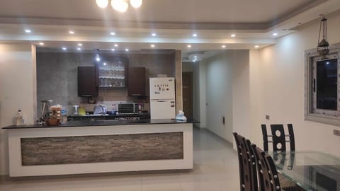Luxurious central-located comfy apartment image 1