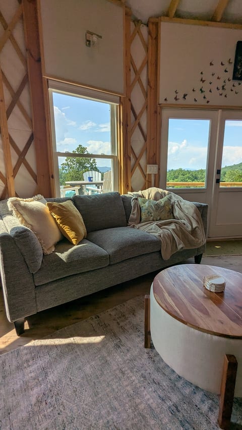 Magical Yurt Stay-30 min from SNP!-Mountain Views- image 4