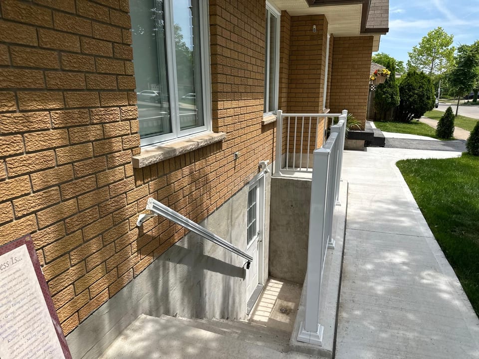 Luxury 3BR Suite | EV Charger | Long Stays - Hamilton