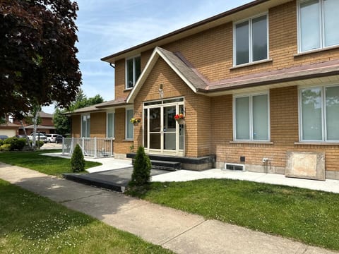 Luxury 3BR Suite | EV Charger | Long Stays