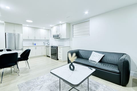 Luxury 3BR Suite | EV Charger | Long Stays