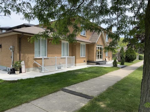 Luxury 3BR Suite | EV Charger | Long Stays