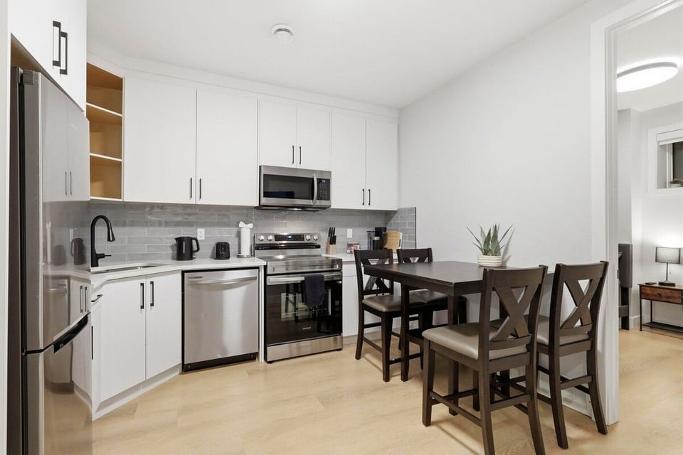 Cozy Suite 1 Bed 1Bath Inner City 10 Min To DT - Calgary