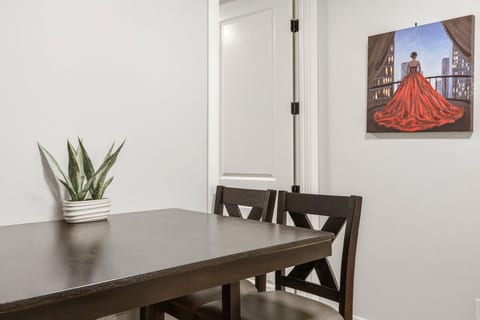 Cozy Suite 1 Bed 1Bath Inner City 10 Min To DT