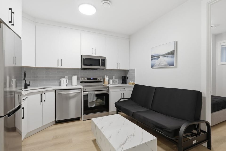 Private 1 Bedroom Retreat | Self Check-In - Calgary