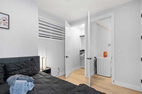 Bright 1-Bedroom Retreat-M