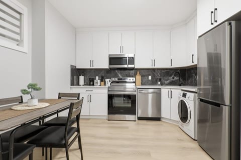 King Bed Suite 10 Minutes To Downtown