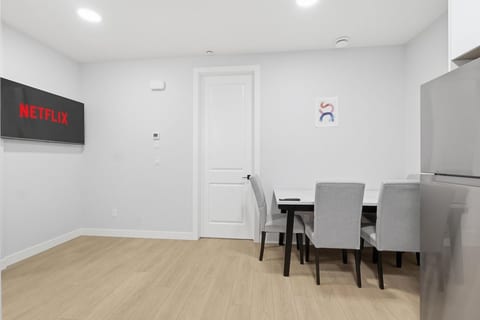 Charming 1-Bedroom Close to Transit & Downtown