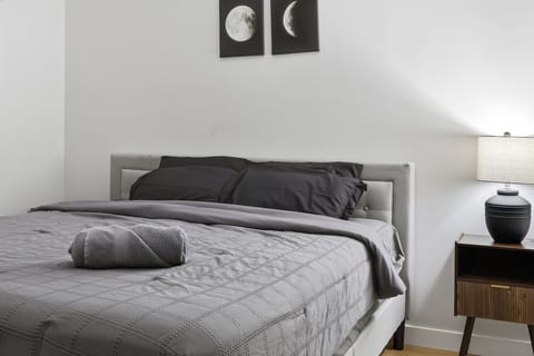 Charming 1-Bedroom Close to Transit & Downtown