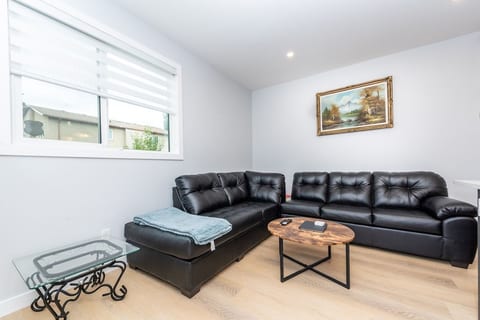 King bed Family-Friendly 3-Bedroom Home