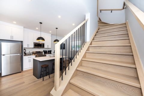 King bed Family-Friendly 3-Bedroom Home