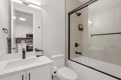 Downtown Calgary Cozy Retreat